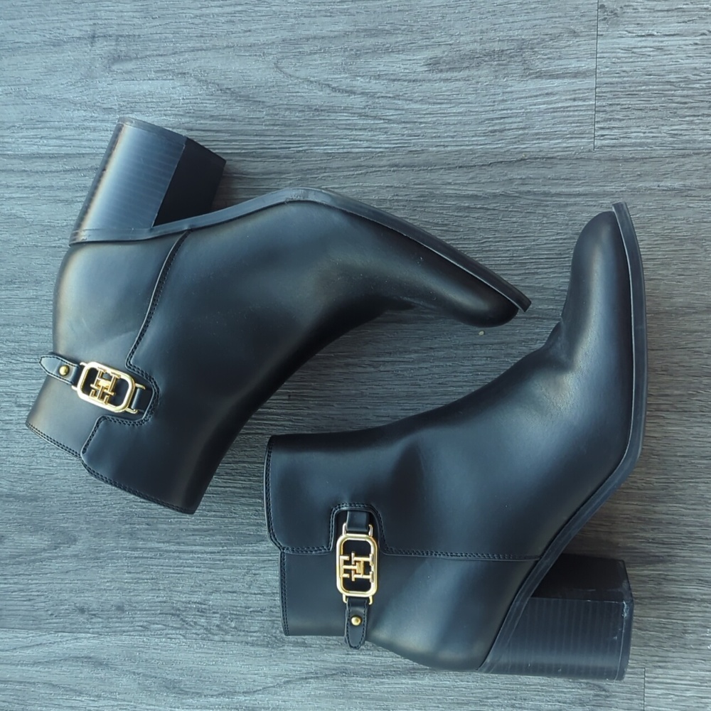 Elegant Black Ankle Boots